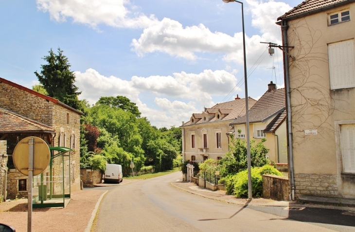 Le Village - Charrecey
