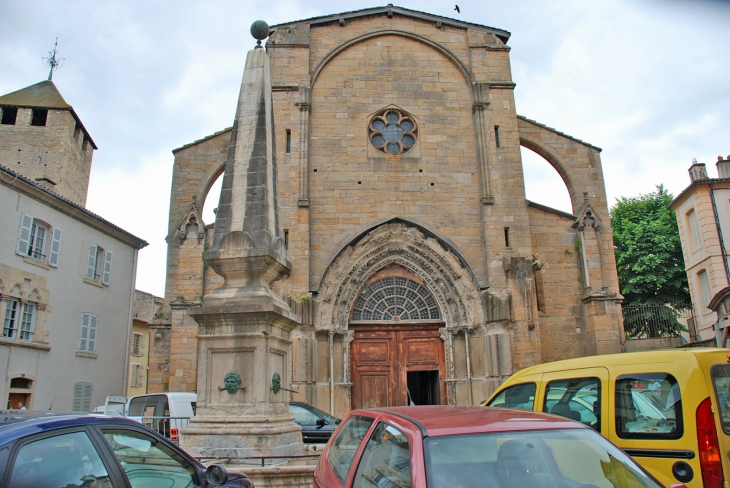 Façade de l'église Notre Dame - Cluny