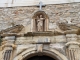 Photo suivante de Cluny Sur la rue de la poste La statue de St. Joseph au dessus de la porte du couvent des sœurs de St. Joseph de Cluny