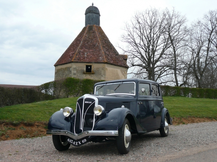 Visite rallye vieilles voitures à Drée - Curbigny