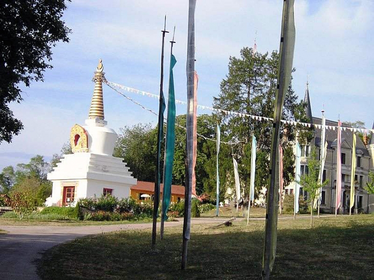 Stupa dans le parc du château - La Boulaye