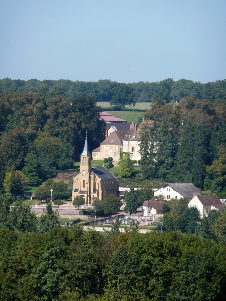 Le Bourg de Lugny depuis la route de La Clayette - Lugny-lès-Charolles