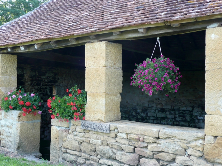 Un des 4 lavoirs de Lugny - Lugny-lès-Charolles