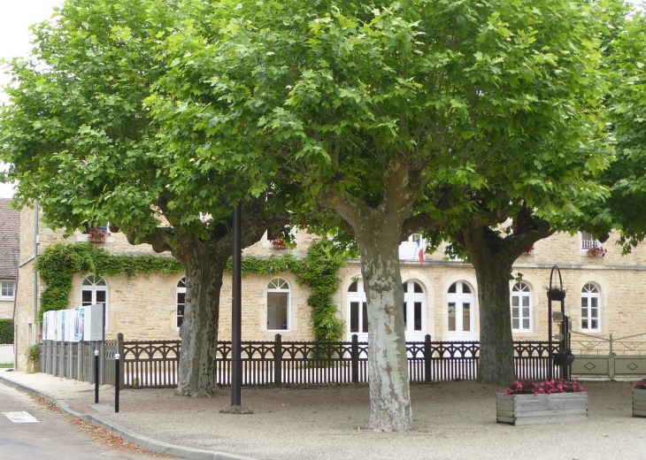 La mairie - Saint-Ambreuil