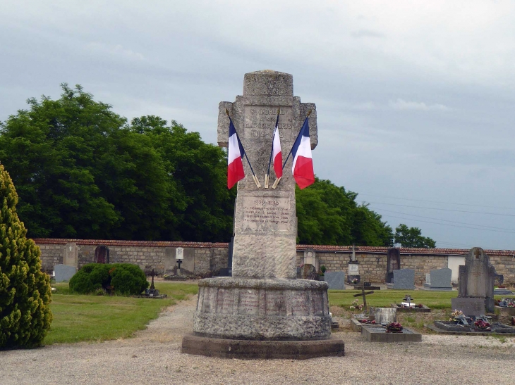 Le monument aux morts dans le cimetière - Saint-Ambreuil