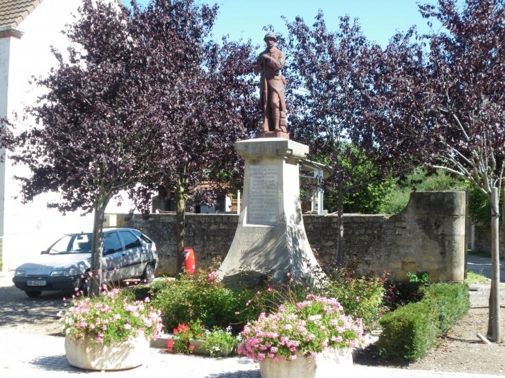 Le Monument aux Morts. - Saint-Bérain-sur-Dheune