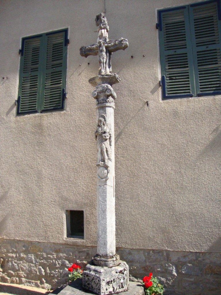 Saint-Jean-de-Vaux (71640) croix