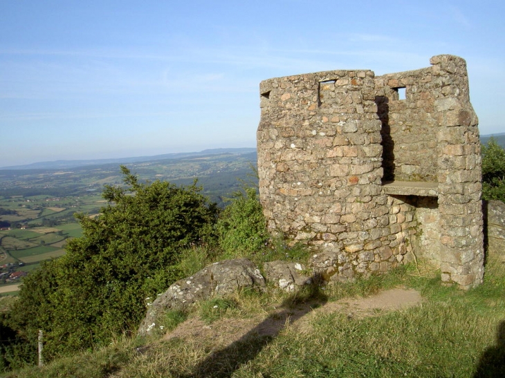 Tour de guet construite par les Allemands lors de la 2ème guerre mondiale - Suin