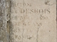 Photo suivante de Suin Ancienne pierre tombale servant de marche à l'église