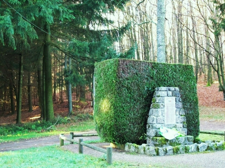 Le monument des maquisards - Uchon