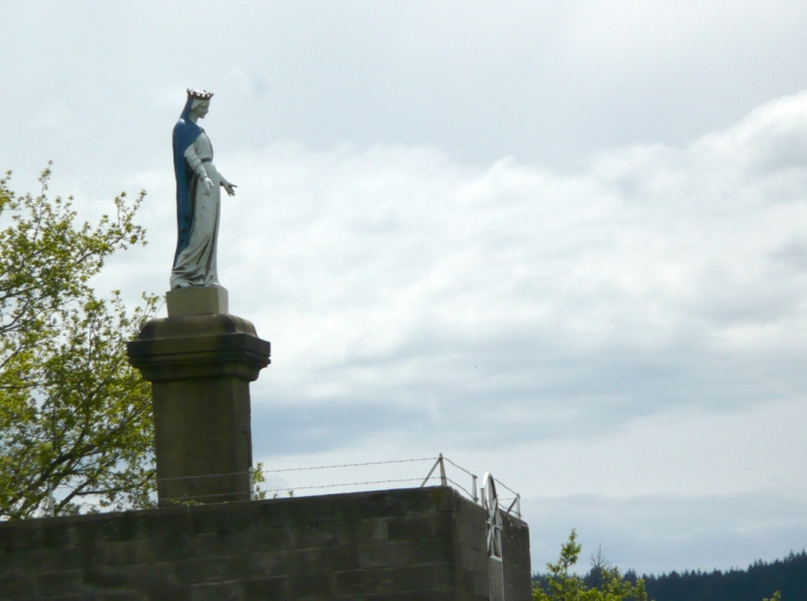 Statue de la Vierge vers chemin Lavoir - Varennes-sous-Dun
