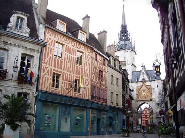 Quartier médiéval et tour de l'Horloge - Auxerre