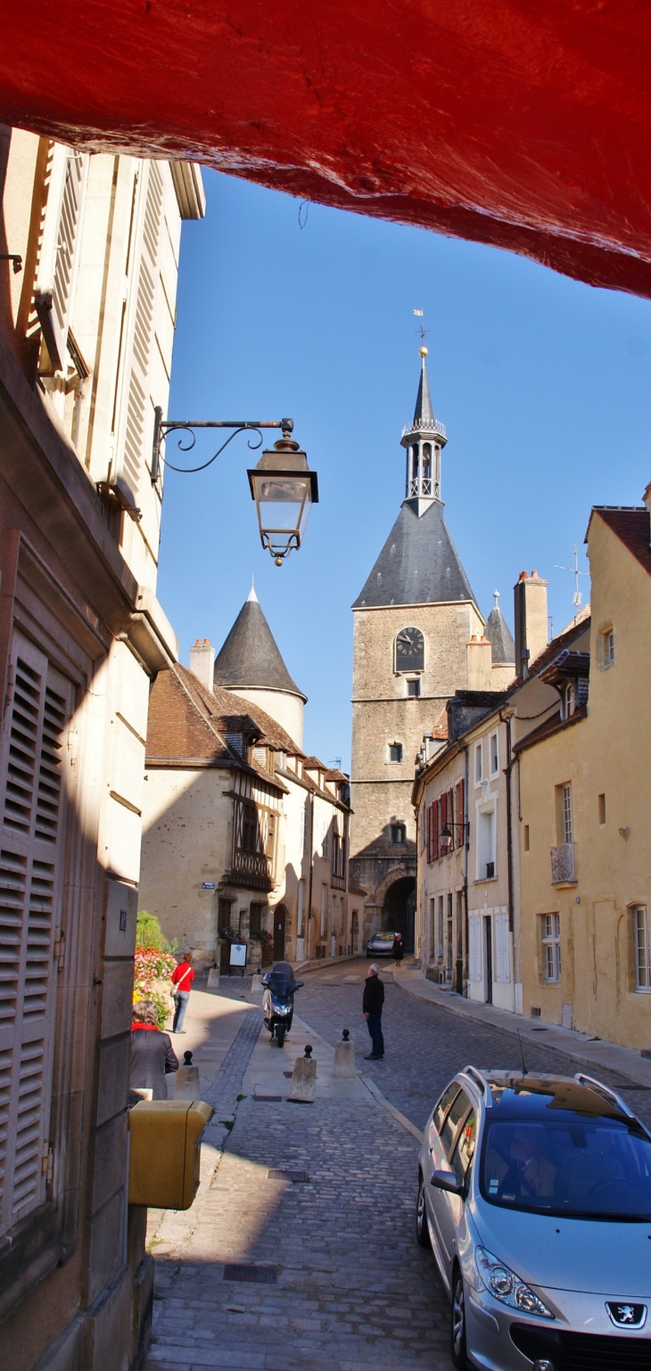 Beffroi ou Tour de l'Horloge 1456 - Avallon