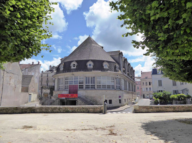 Le marché couvert rue Mathé - Avallon