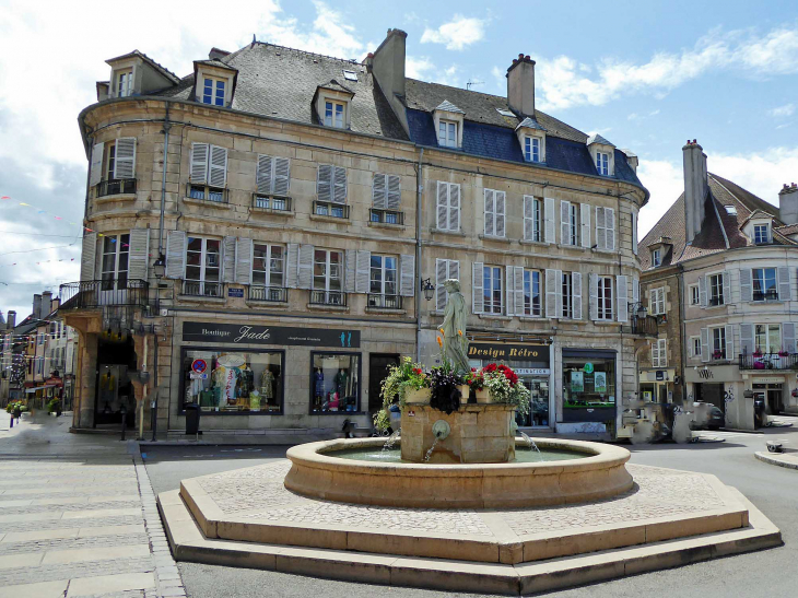 La fontaine Cérès - Avallon