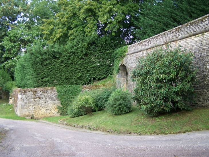 Fontaine de Vianne - Bierry-les-Belles-Fontaines