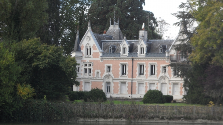 Le château de Belle Rive  - Cézy