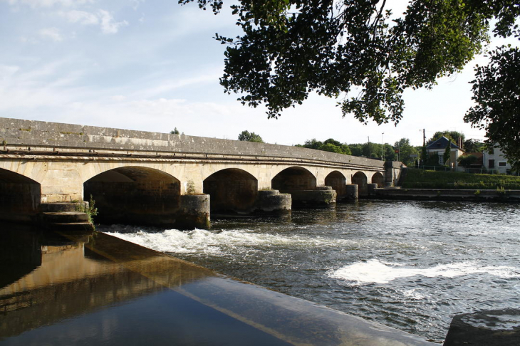 Pont sur L'Yonne - Champs-sur-Yonne