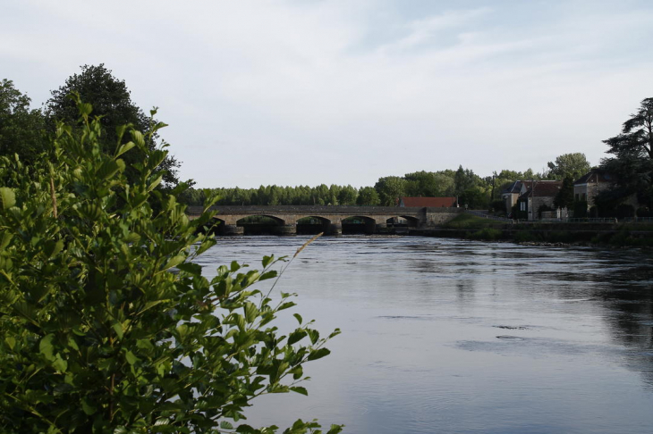 Pont sur L'Yonne - Champs-sur-Yonne