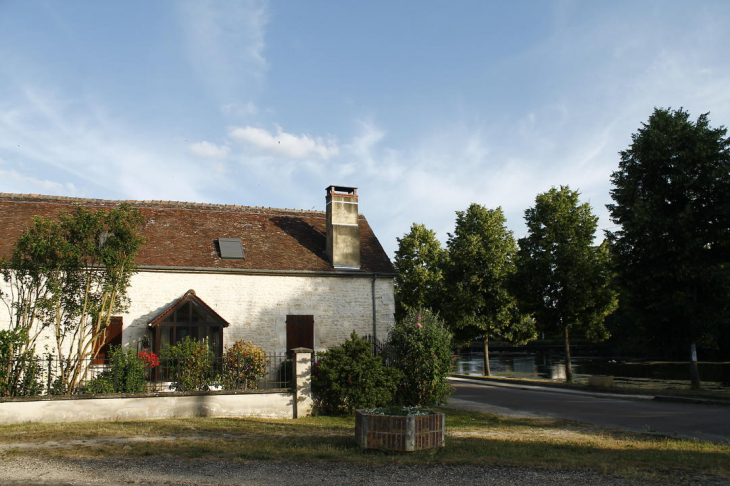 Vue sur la commune - Champs-sur-Yonne