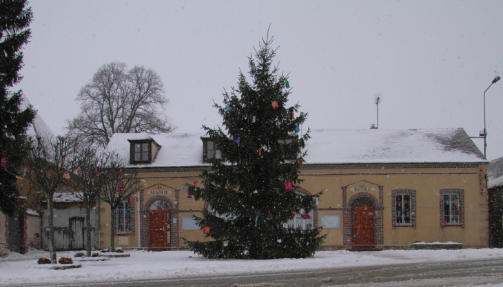 Mairie de Chaumot sous la neige
