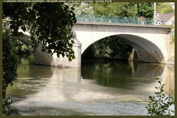 Le vieux pont de Cravant