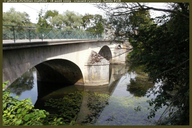 Le vieux pont de Cravant