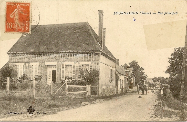 Carte postale de la rue principale du 8 juin 1915. - Fournaudin