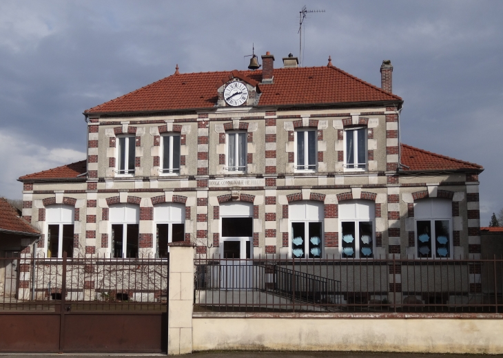 Ecole maternelle de Laroche Saint Cydroine - Laroche-Saint-Cydroine