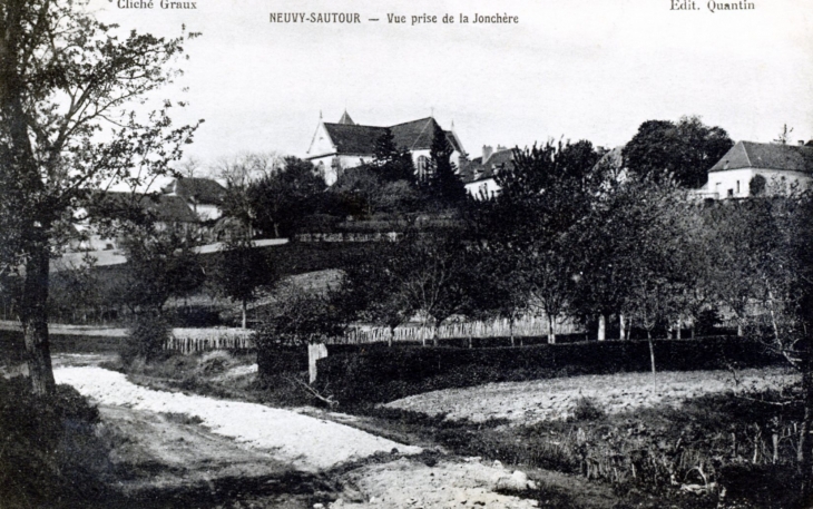 Vue prise de la Jonchère, vers 1910 (carte postale ancienne). - Neuvy-Sautour