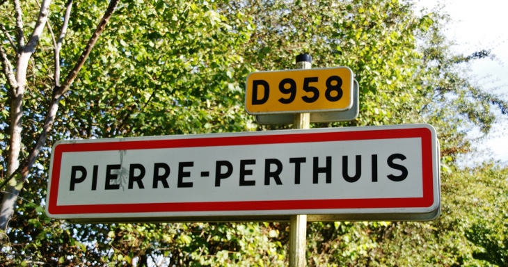  - Pierre-Perthuis