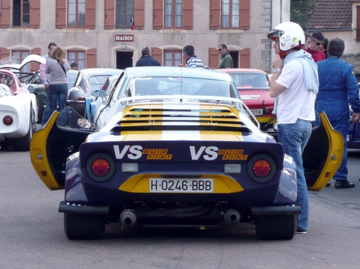 Passage du Tour Auto 2010 place de l'église -Lancia Stratos - Quarré-les-Tombes