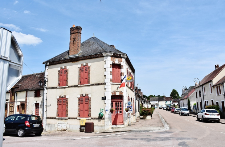 La Commune - Rogny-les-Sept-Écluses