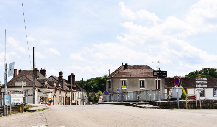 La Commune - Rogny-les-Sept-Écluses