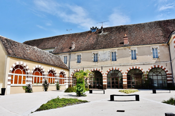 La Commune - Saint-Fargeau