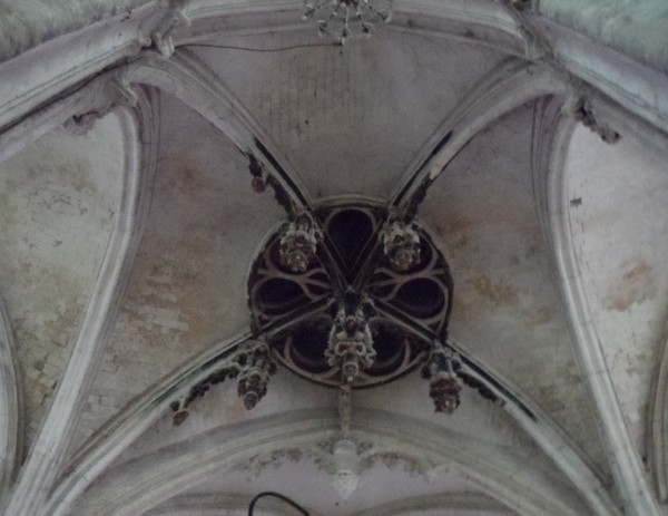 Clé de voute pendante renaissance.  - Saint-Julien-du-Sault