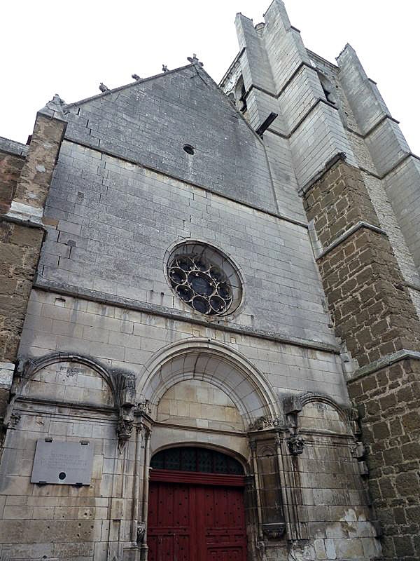 L'entrée de l'église - Seignelay