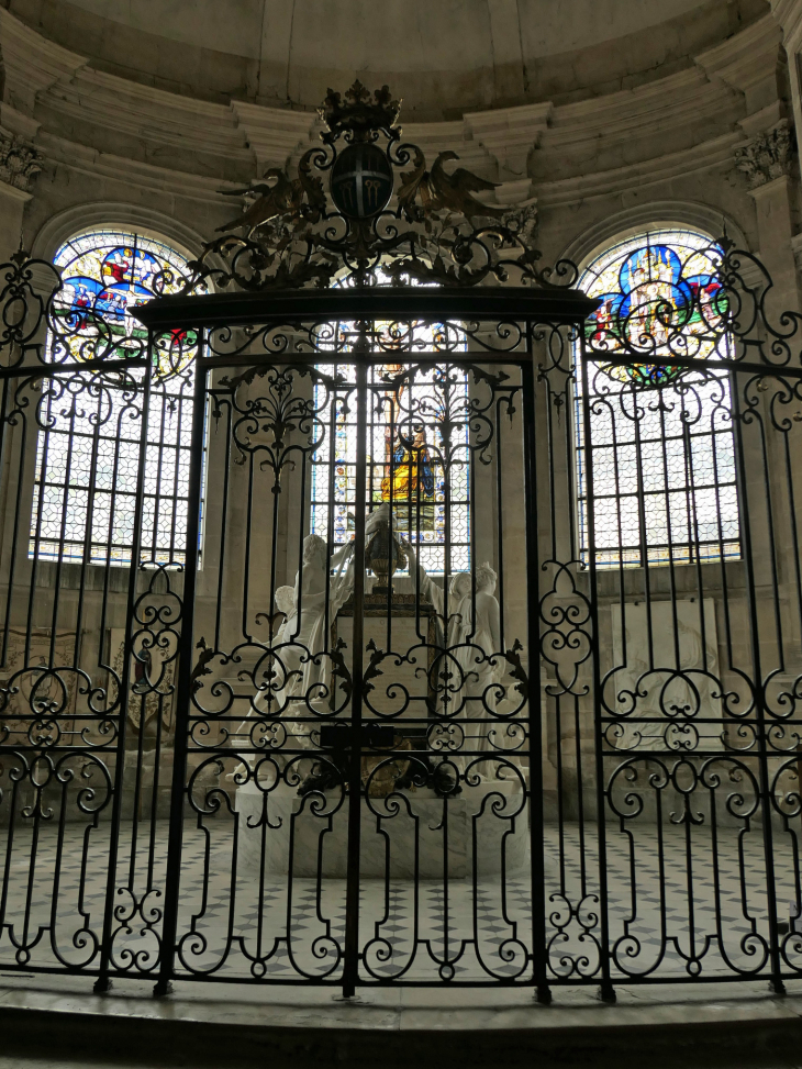 Cathédrale Saint Etienne : chapelle Sainte Colombe, tombeau des parents de Louis XVI - Sens