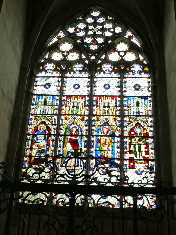 Cathédrale Saint Etienne : vitrail des Saints Julien, Raphaël, Thomas et Lazare - Sens