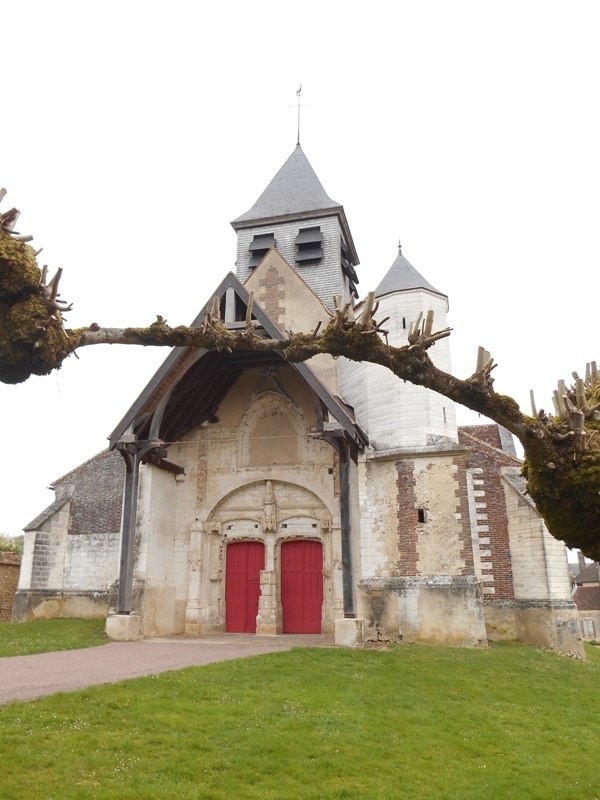 L'entrée de l'église - Sormery