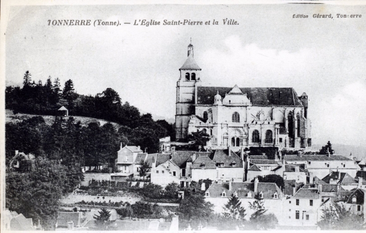 L'église Saint Pierre et la Ville, vers 1920 (carte postale ancienne). - Tonnerre