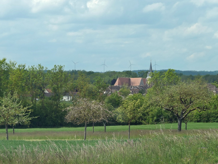 Vue sur la ville et son église - Villeneuve-l'Archevêque