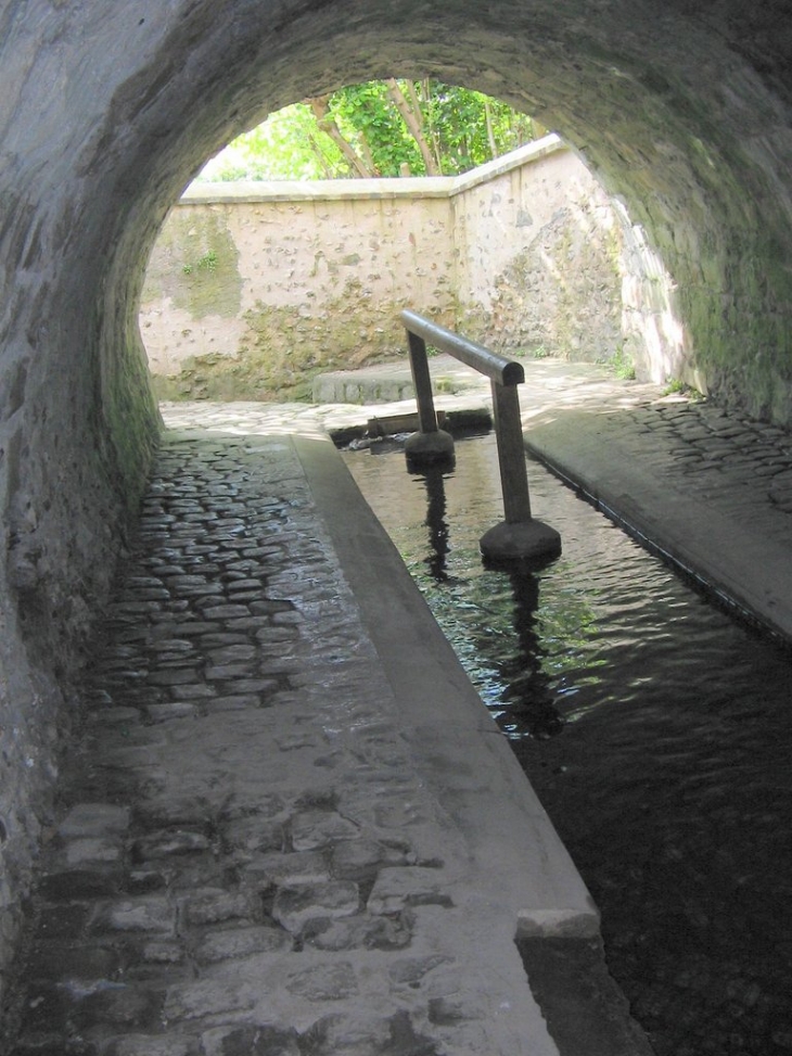 Lavoir souterrain - Villeneuve-sur-Yonne