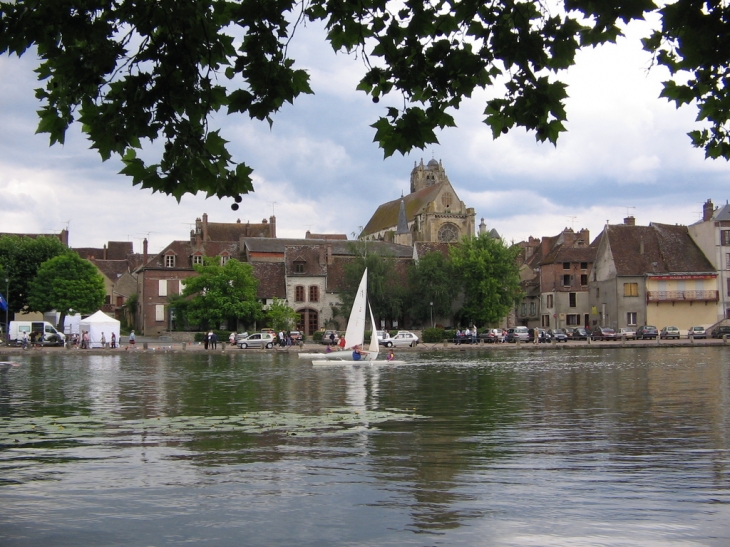 Régates sur l'Yonne - Villeneuve-sur-Yonne