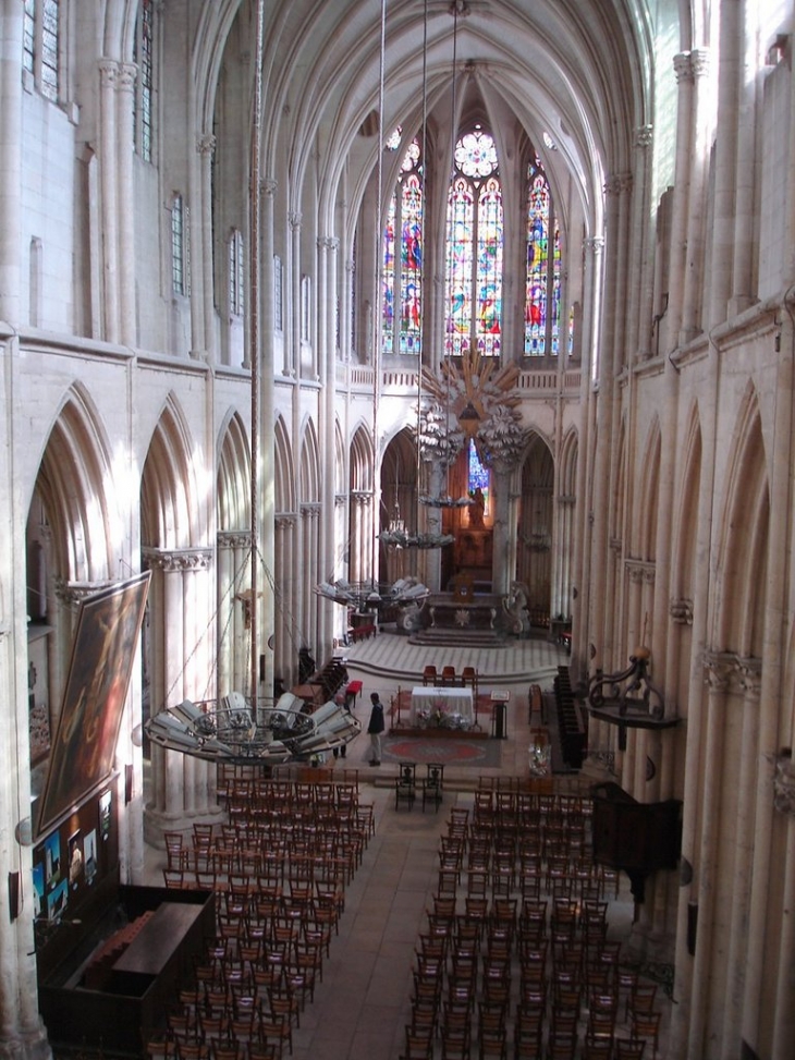 Intérieur église - Villeneuve-sur-Yonne