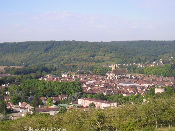 Villeneuve sur Yonne depuis la cote de Beaudemont  - Villeneuve-sur-Yonne