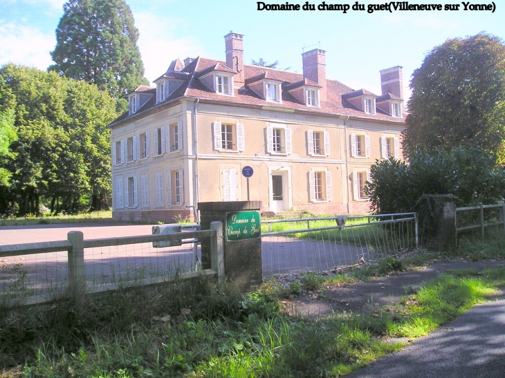 Villeneuve sur Yonne  le chateau du le champ du guet - Villeneuve-sur-Yonne
