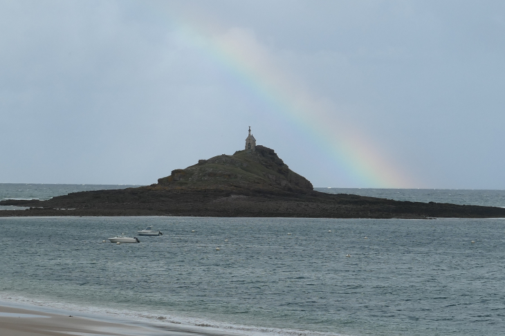 L'îlot Saint Michel : arc en ciel après l'averse - Erquy