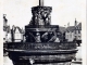 Fontaine du XVIe siècle, Place du Centre, vers 1930 (carte postale ancienne).