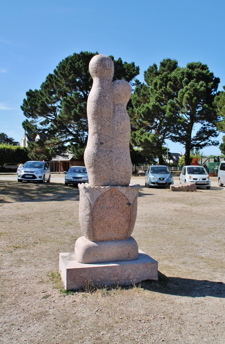 ,Ploumanach commune de Perros-Guirec ( Parc aux Sculptures )
